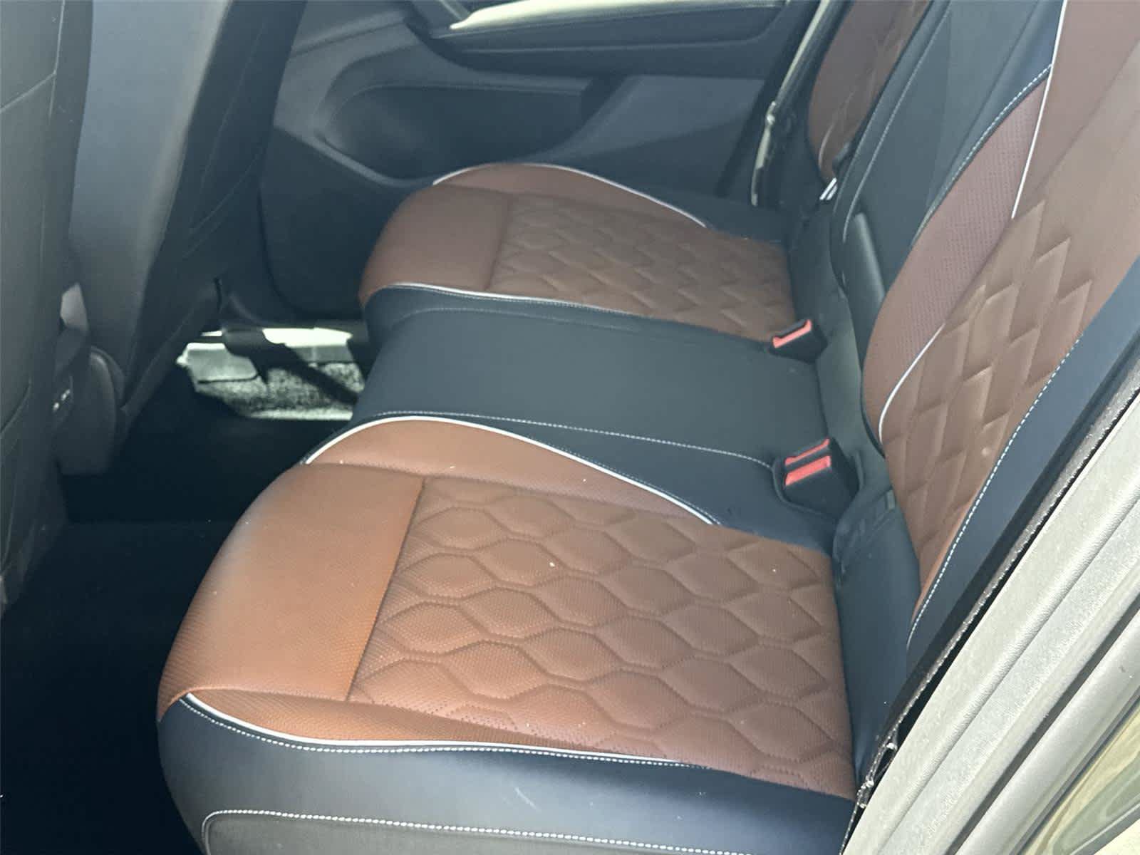 Used 2025 Volkswagen Tiguan SEL R-Line AWD/4WD image 15