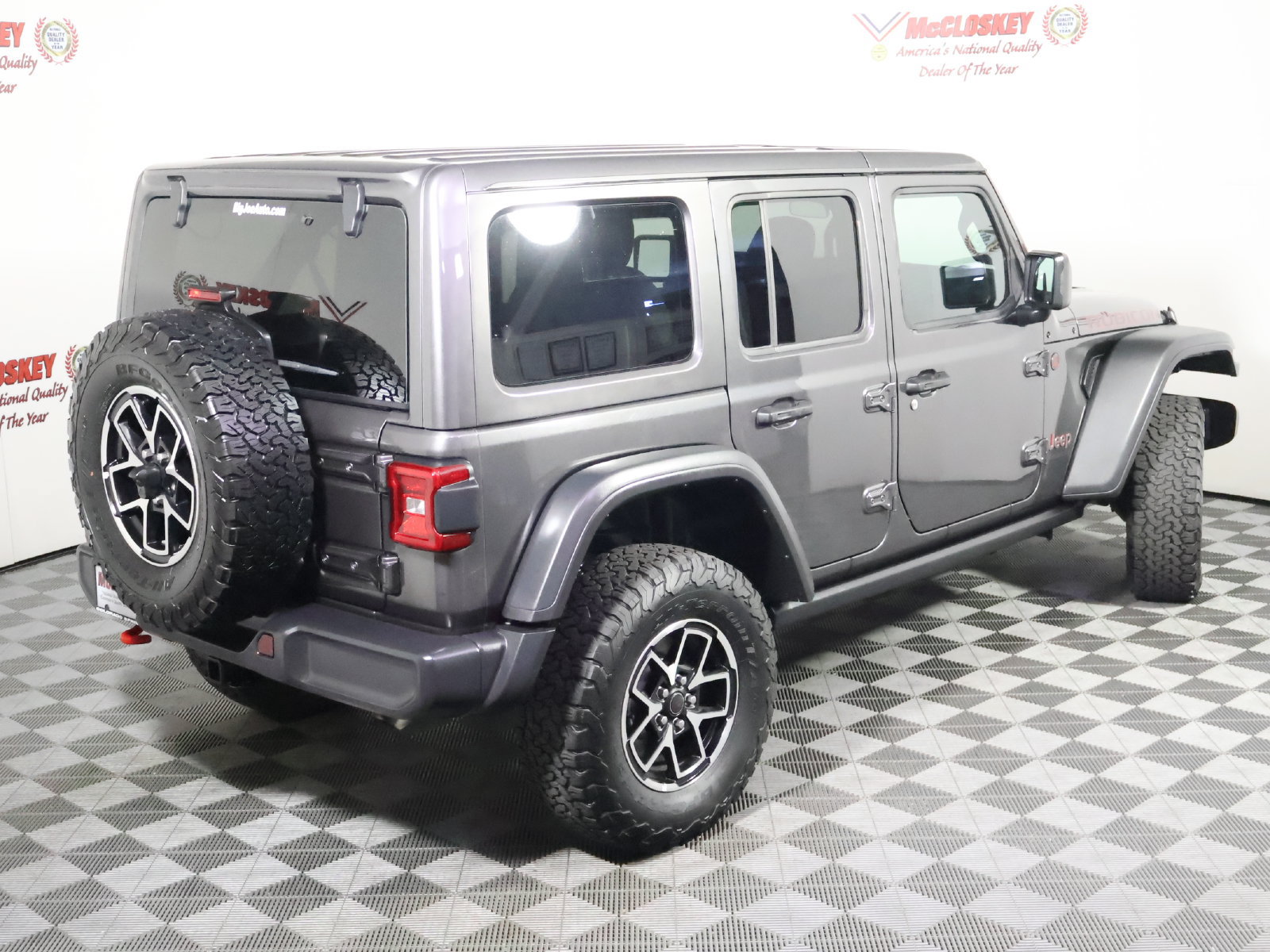 Used 2025 Jeep Wrangler Unlimited Rubicon AWD/4WD image 4