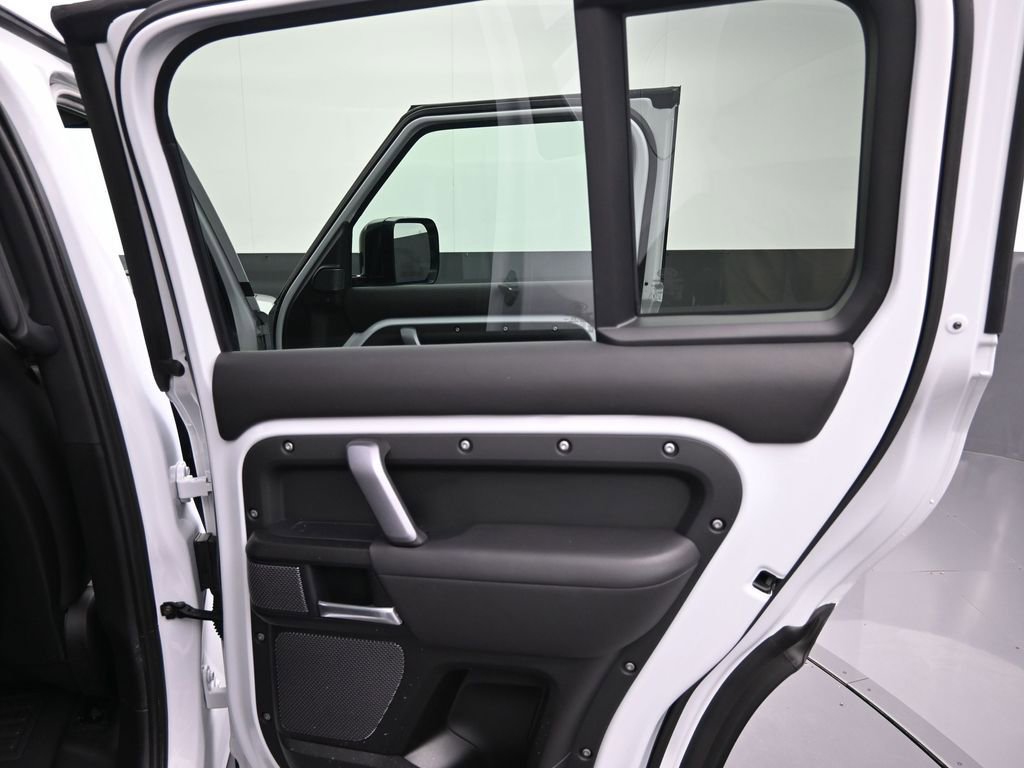 Used 2022 Land Rover Defender 110 V8 image 13