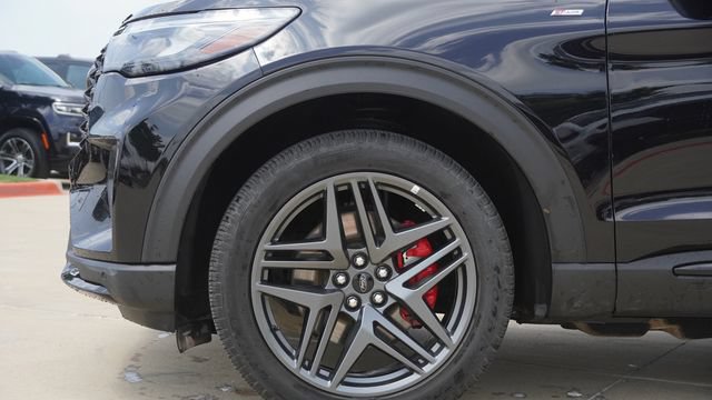 Used 2025 Ford Explorer ST-Line w/ ST-Line Street Pack AWD/4WD image 5