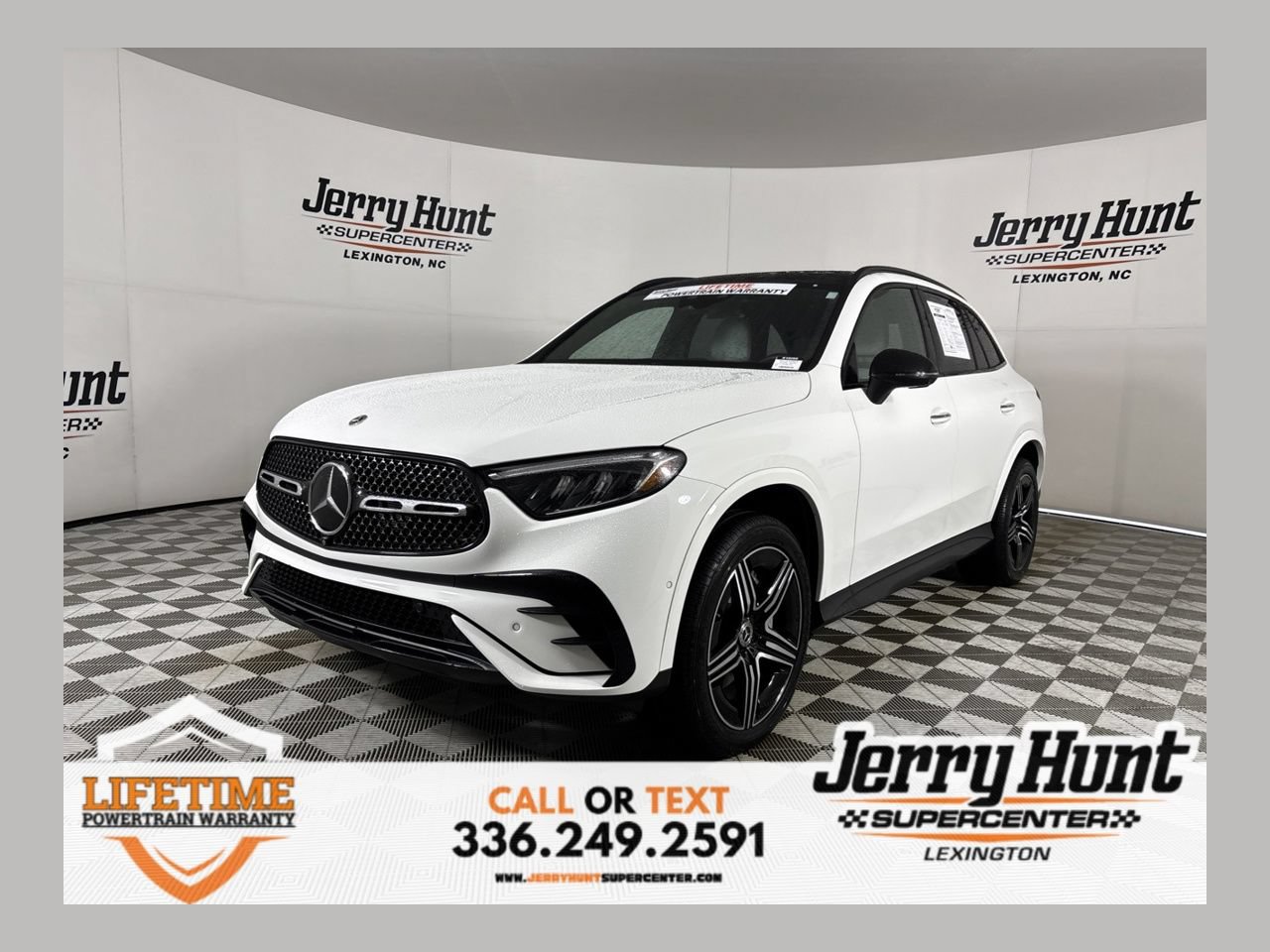 Used 2025 Mercedes-Benz GLC 300 4MATIC image 1