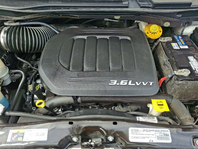 Used 2016 Chrysler Town & Country Touring-L FWD image 29