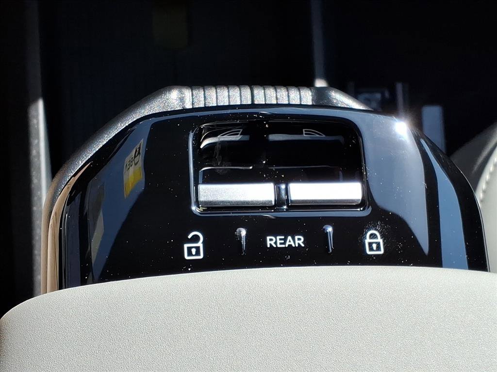 New 2026 Volvo XC90 T8 Plus w/ Protection Package Premier image 22