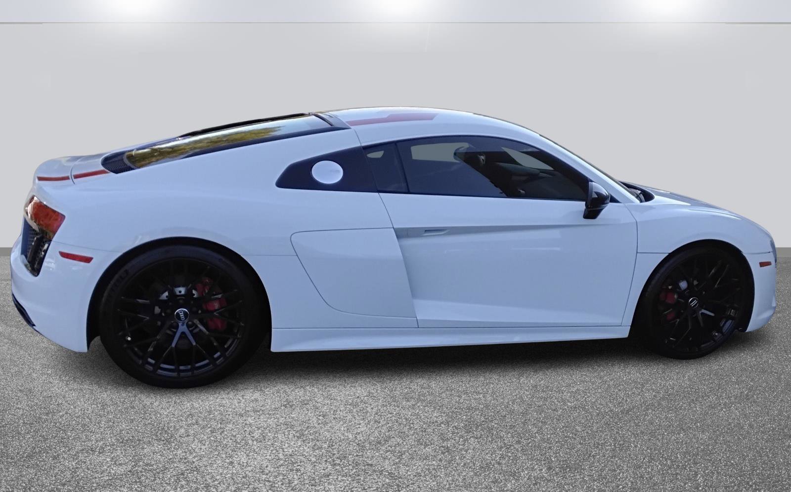 Used 2018 Audi R8 V10 w/ Premium Package image 4