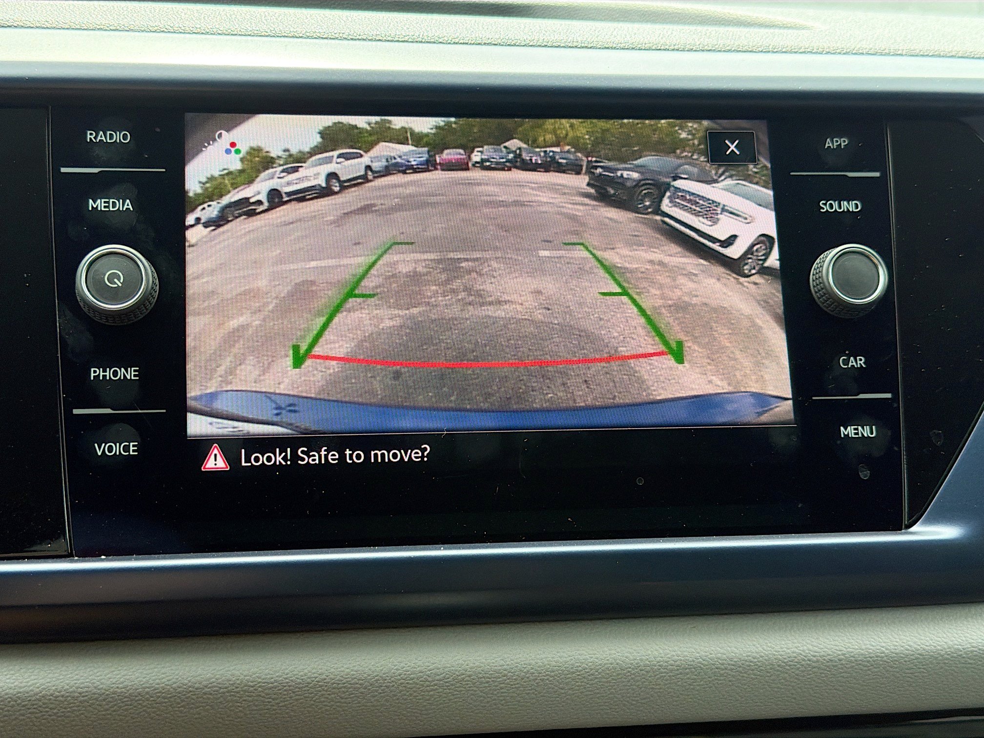 Used 2022 Volkswagen Taos SE FWD image 31