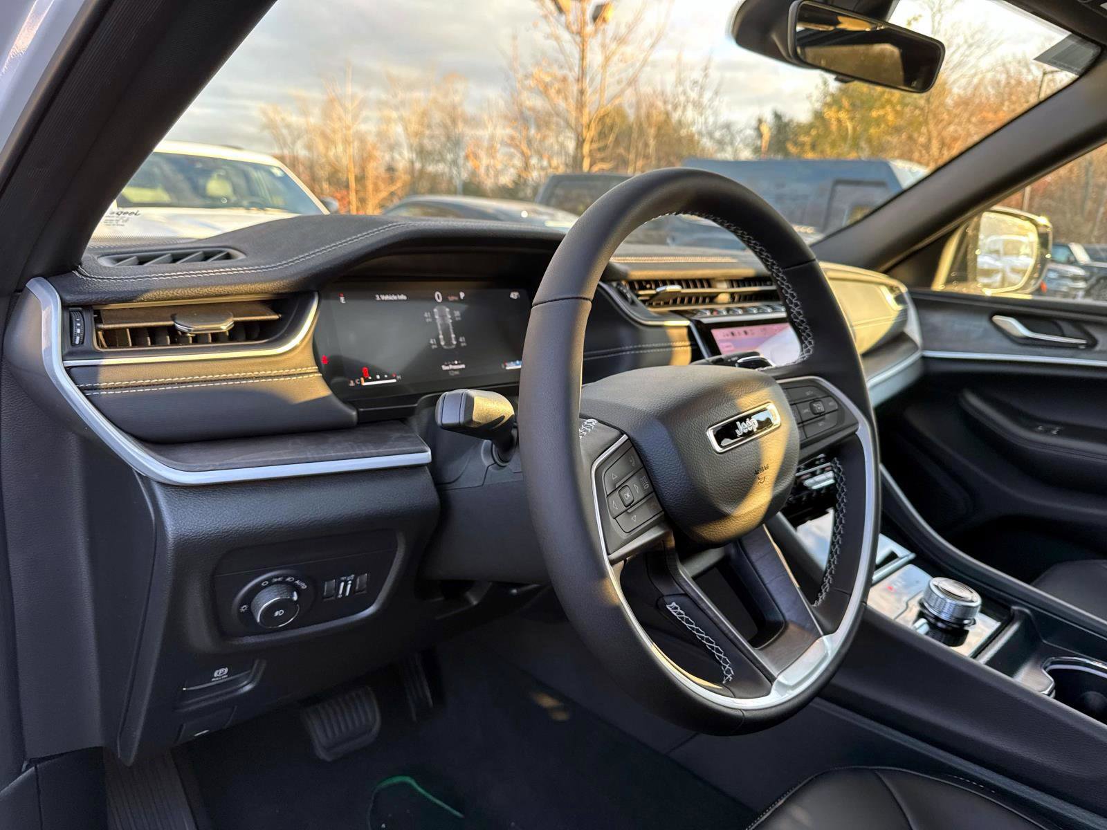 New 2025 Jeep Grand Cherokee Limited image 9