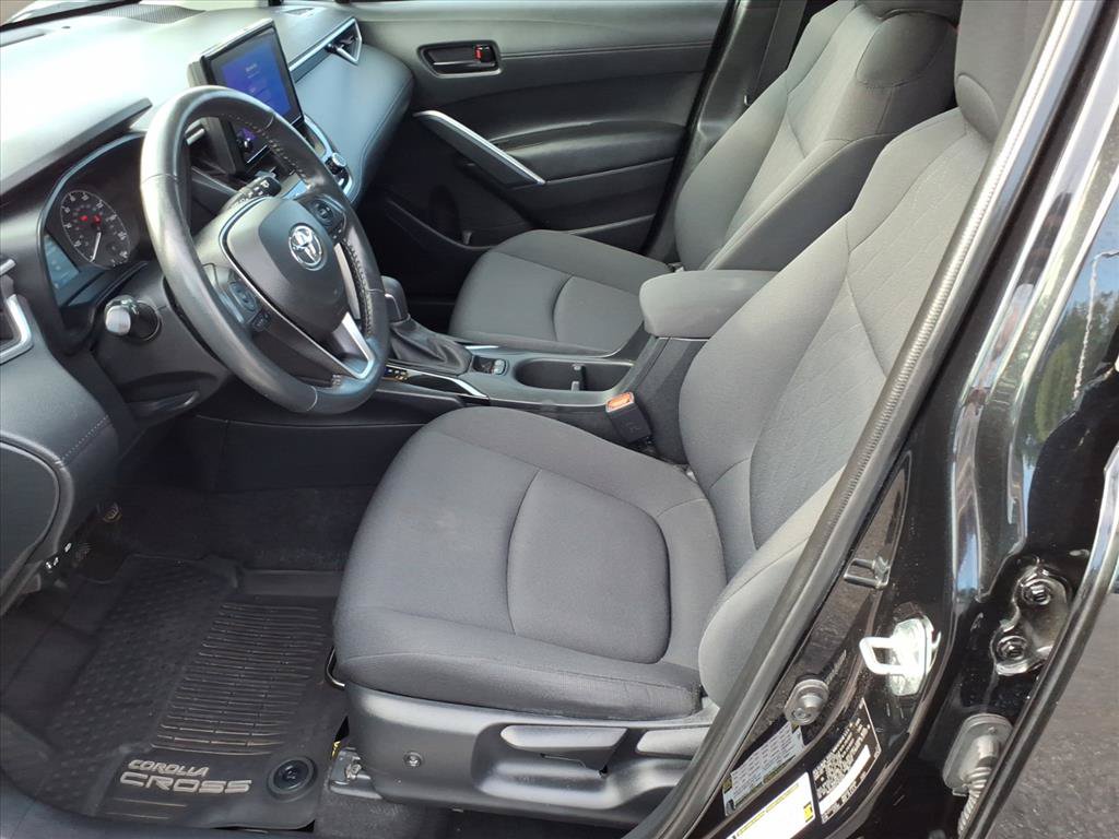 Used 2023 Toyota Corolla Cross LE w/ Moonroof Package AWD/4WD image 5