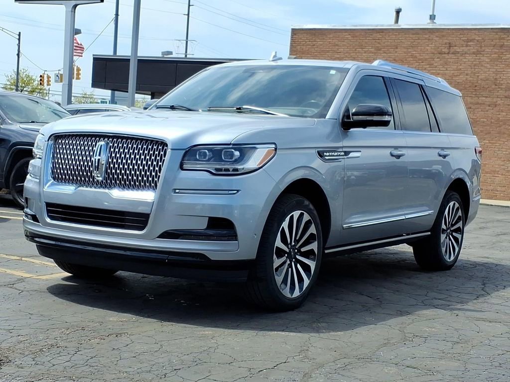 Used 2022 Lincoln Navigator Reserve AWD/4WD image 3