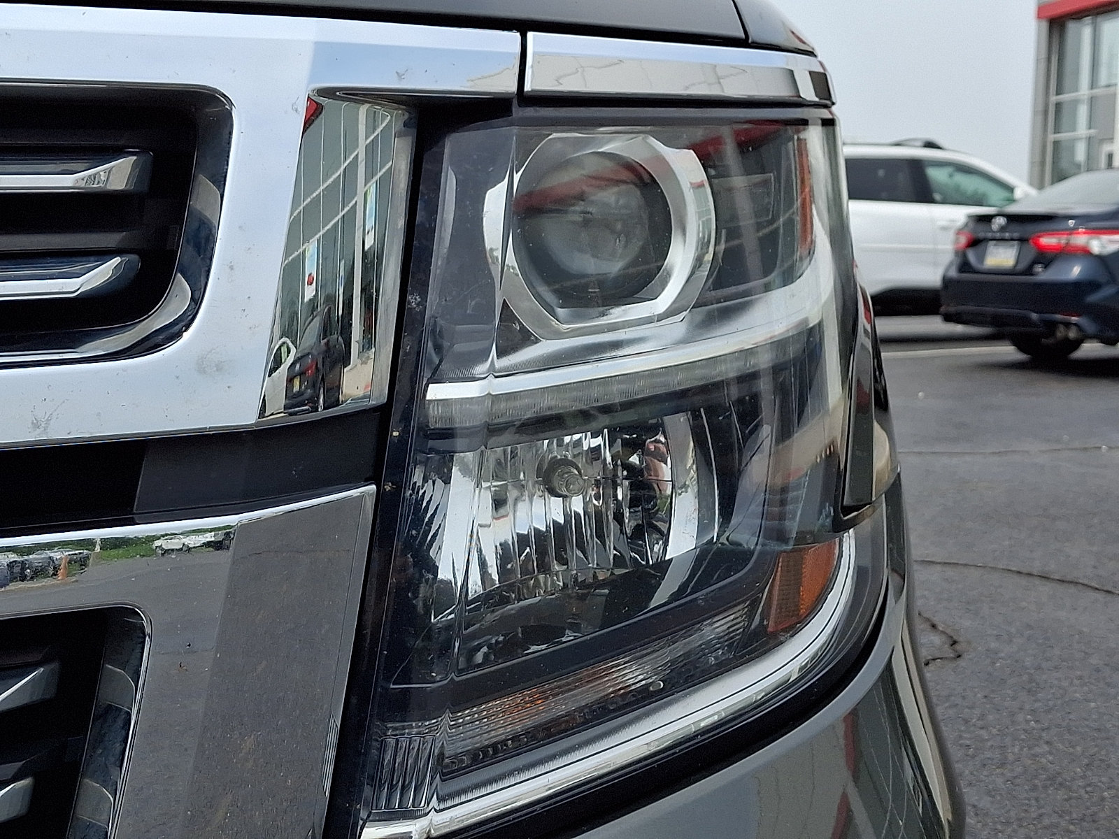 Used 2019 Chevrolet Suburban Premier AWD/4WD image 9