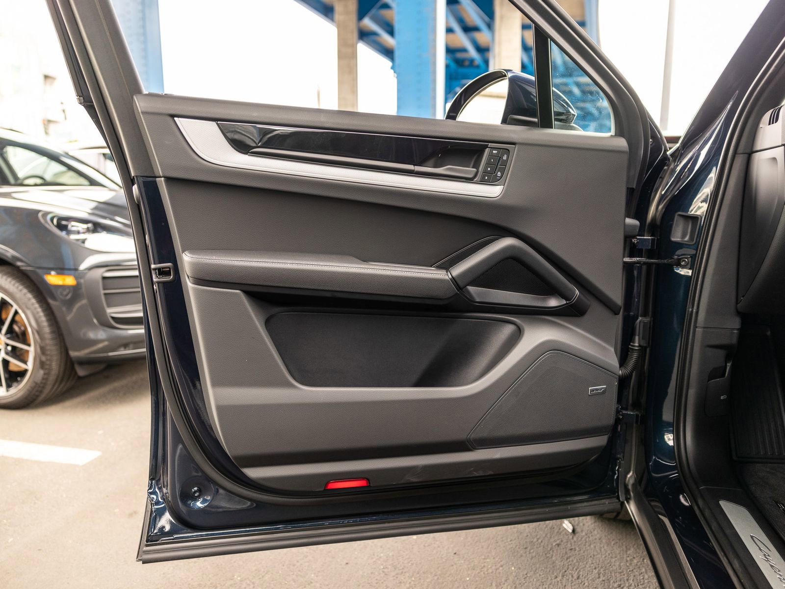 Certified 2025 Porsche Cayenne Coupe image 37