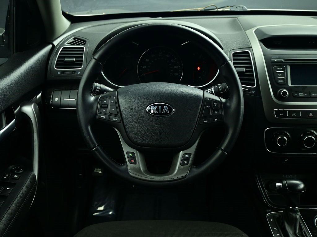 Used 2015 Kia Sorento LX image 3