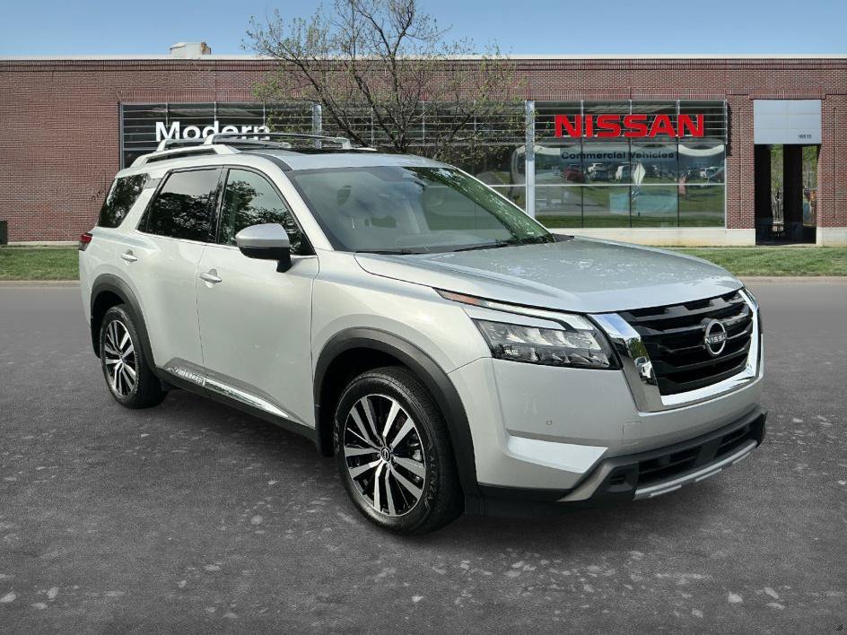 Certified 2025 Nissan Pathfinder Platinum w/ Cargo Package FWD image 5