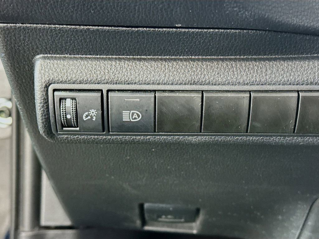 Used 2023 Toyota Corolla SE FWD image 7