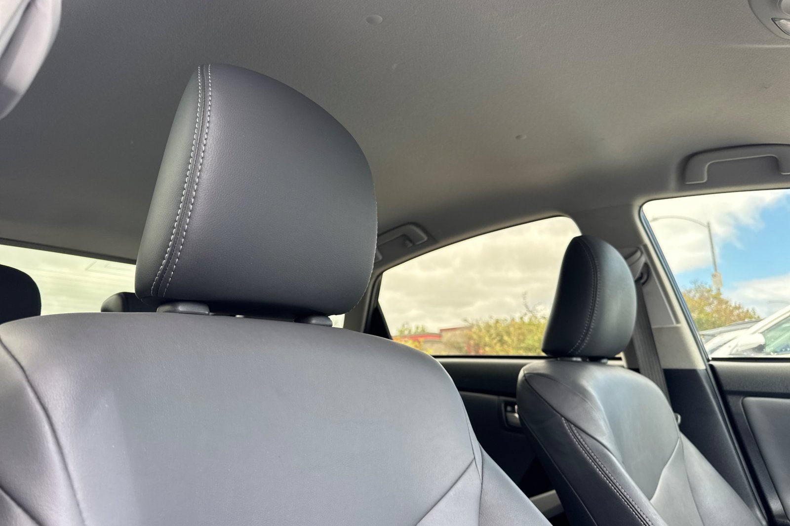 Used 2015 Toyota Prius Five FWD image 17