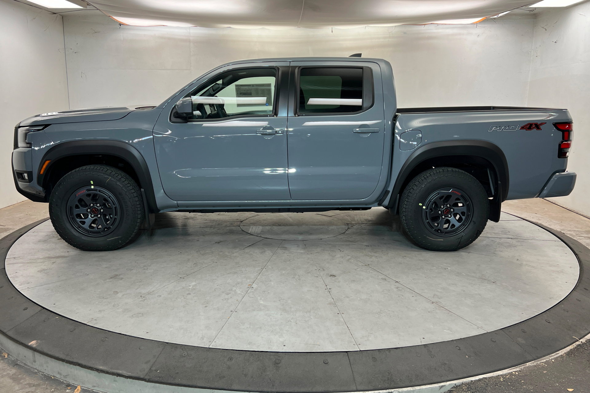 New 2026 Nissan Frontier PRO-4X w/ Pro-4x Convenience Package AWD/4WD image 2