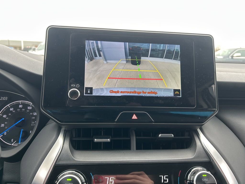 Used 2024 Toyota Venza LE image 25