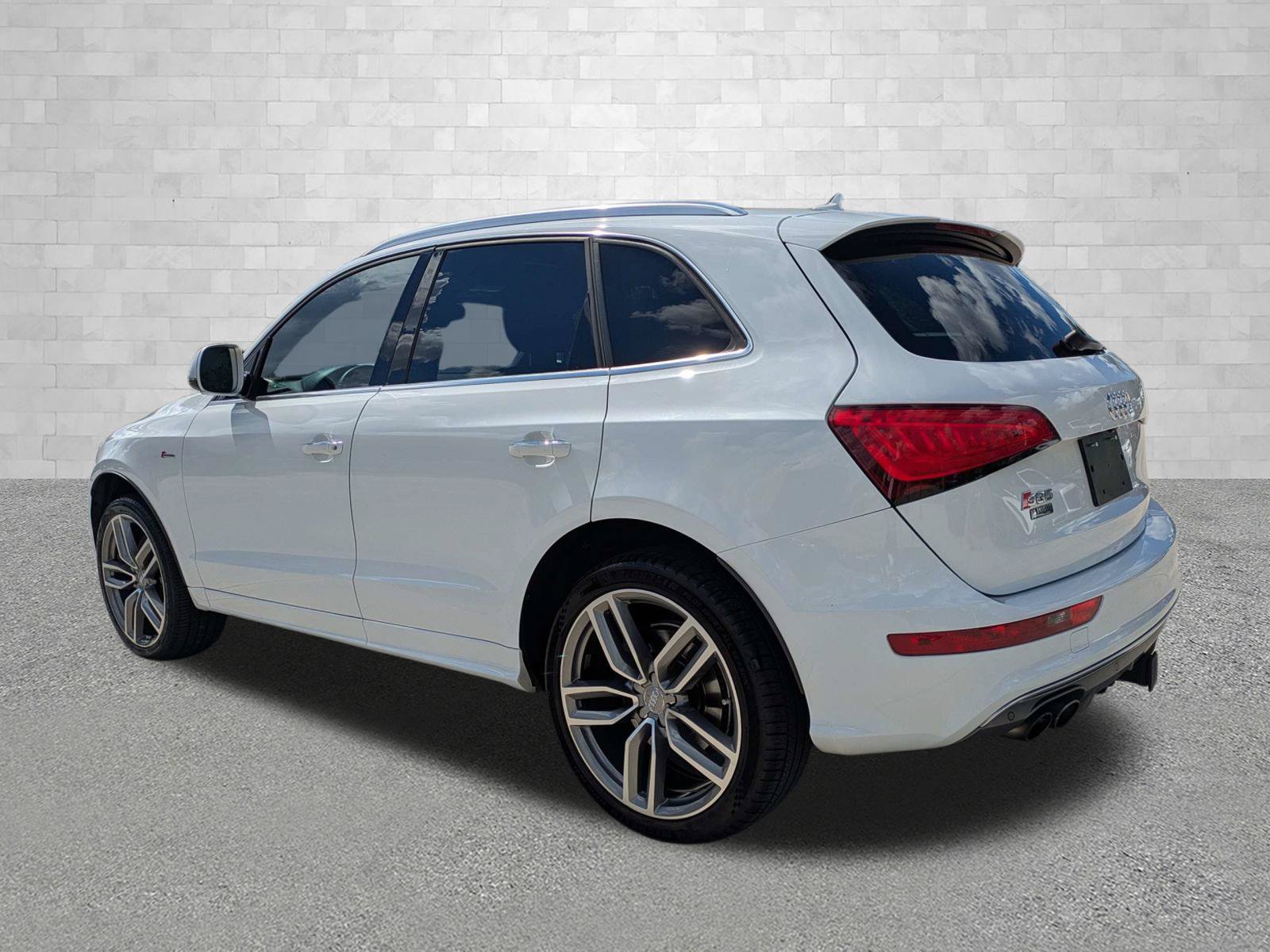 Used 2016 Audi SQ5 Premium Plus w/ Technology Package AWD/4WD image 4