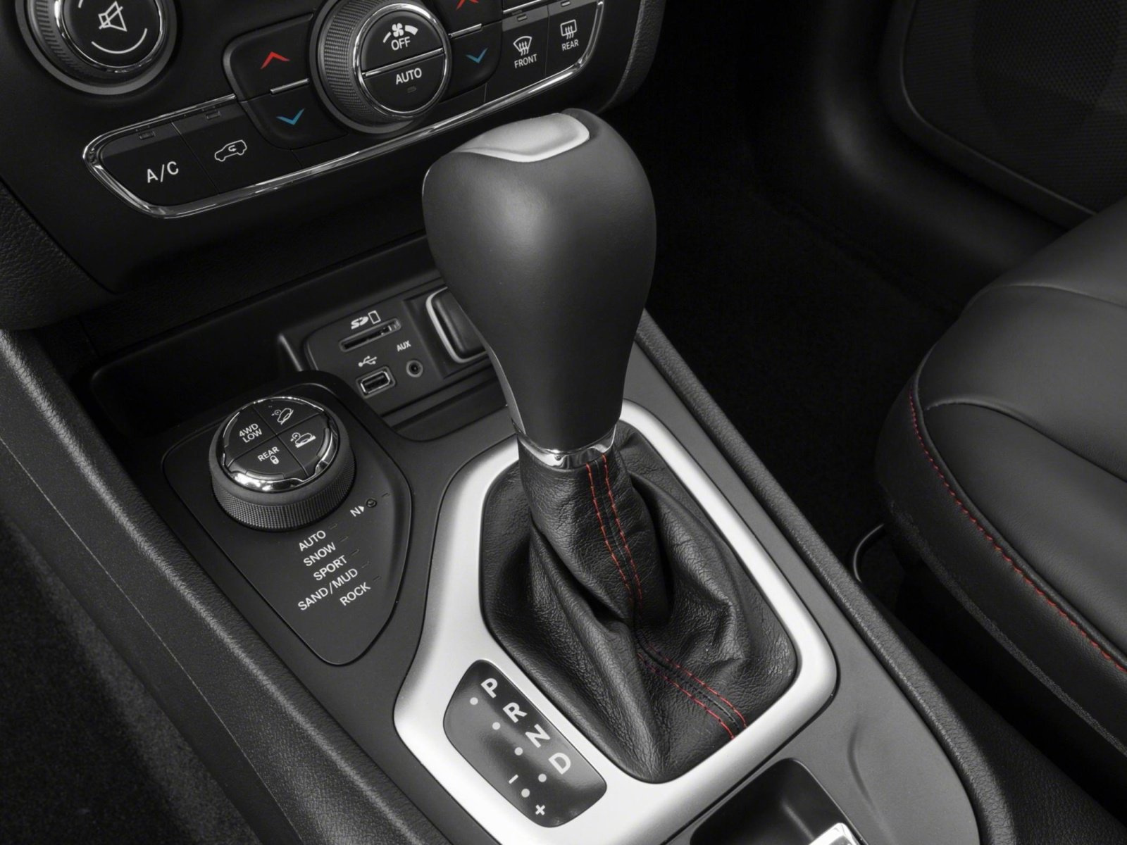 Used 2016 Jeep Cherokee Trailhawk w/ Cold Weather Group image 9