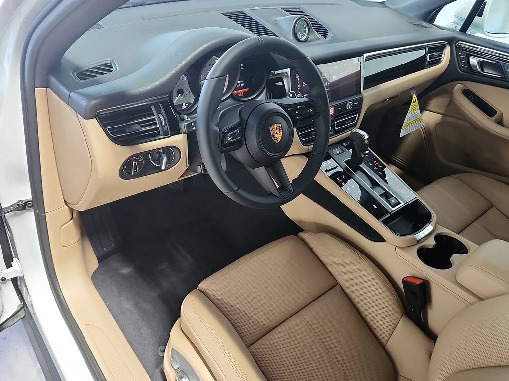 New 2026 Porsche Macan AWD/4WD image 4