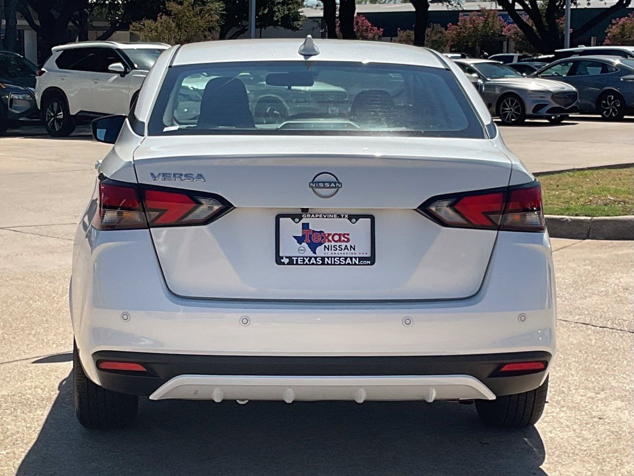 Used 2025 Nissan Versa SV FWD image 5