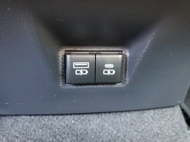 Used 2025 Toyota Camry LE image 12