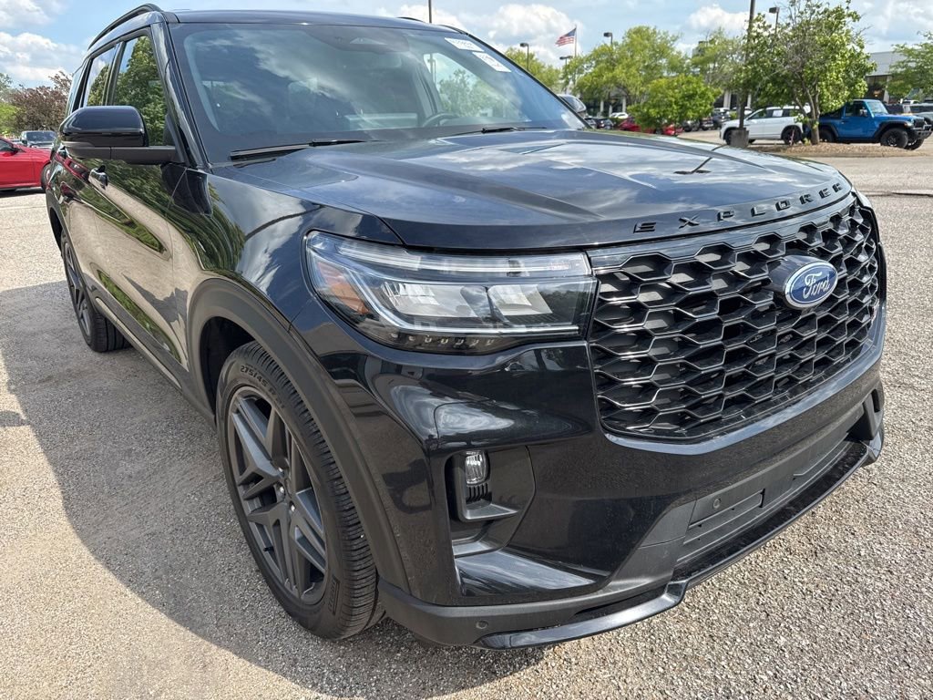Used 2025 Ford Explorer ST AWD/4WD image 12