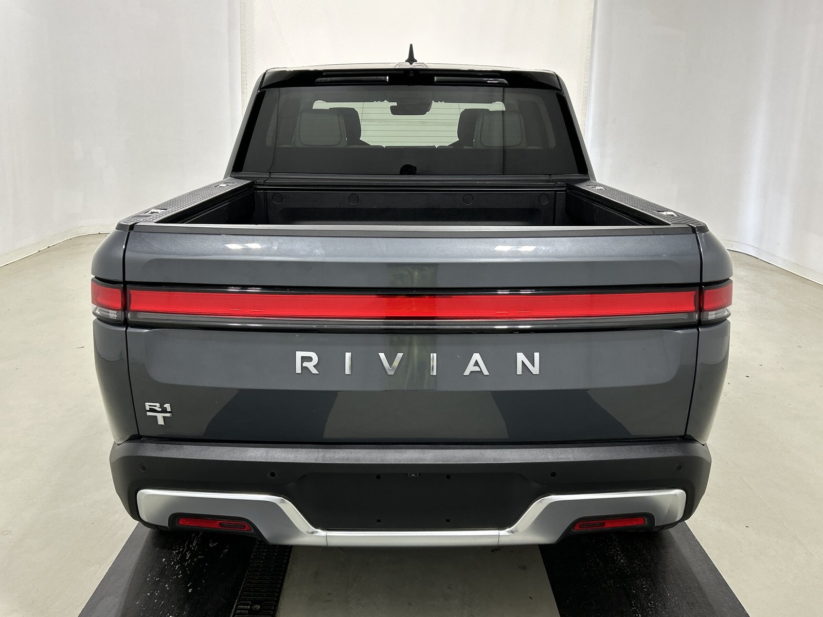 Used 2023 Rivian R1T Adventure AWD/4WD image 4
