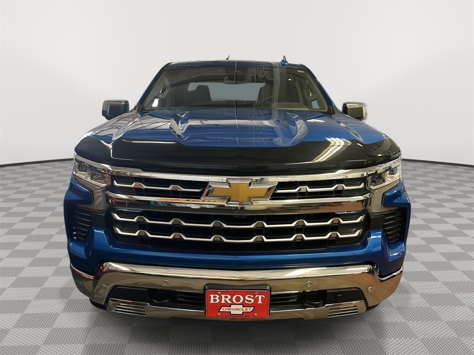 Used 2023 Chevrolet Silverado 1500 LTZ w/ Z71 Off-Road Package AWD/4WD image 2