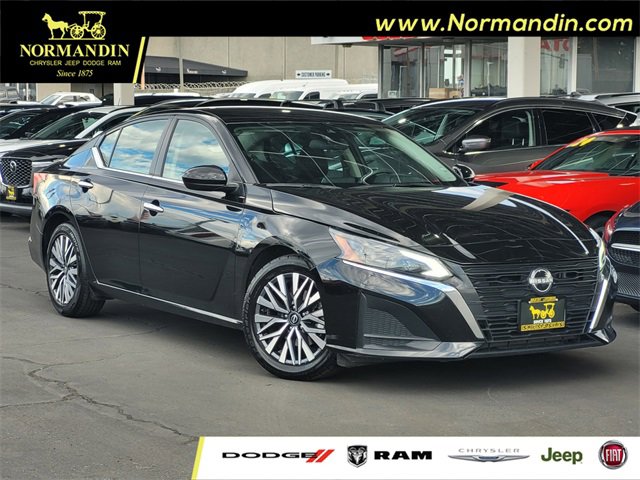 Used 2023 Nissan Altima 2.5 SV