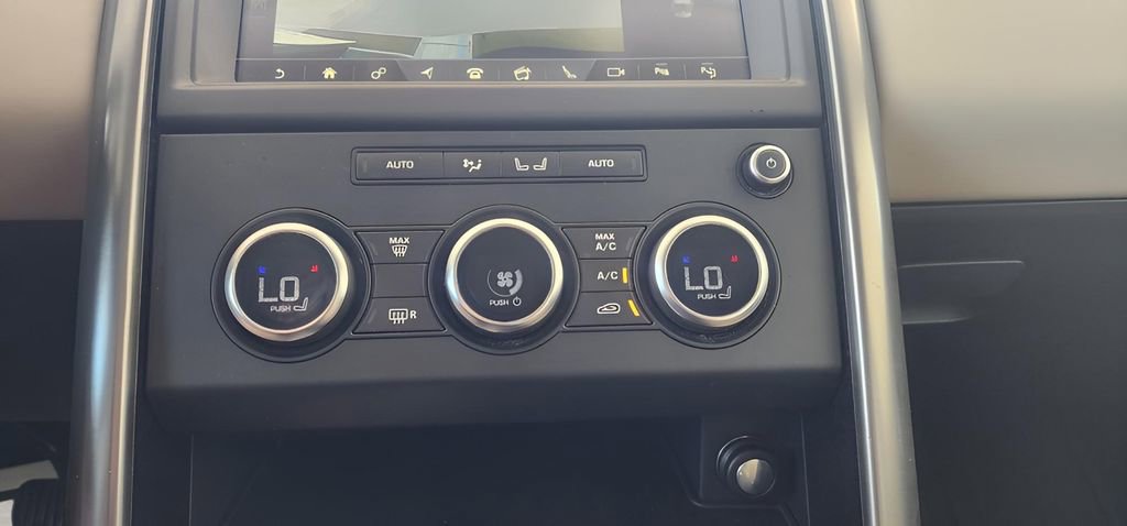 Used 2020 Land Rover Discovery Landmark image 38