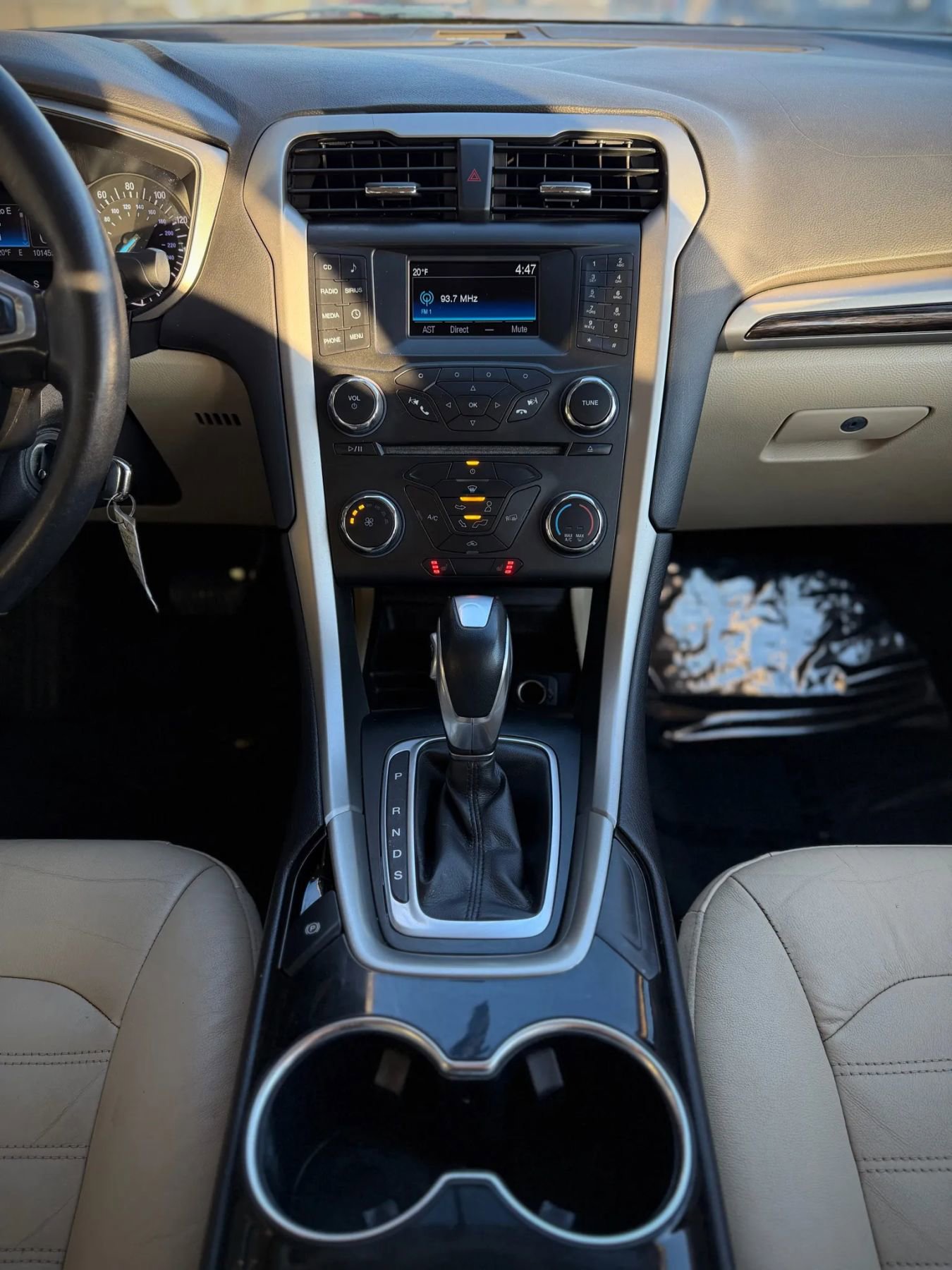 Used 2015 Ford Fusion SE w/ Equipment Group 202A image 12