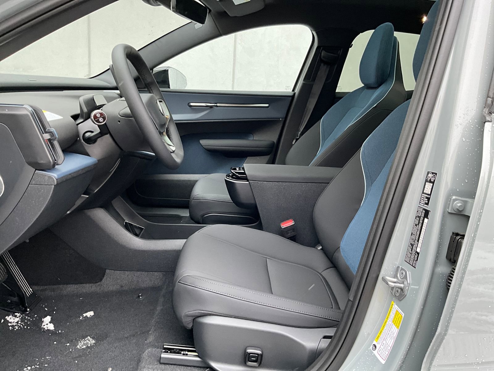 New 2026 Volvo EX30 Plus w/ Climate Package AWD/4WD image 9