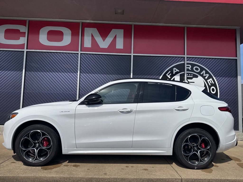 Used 2023 Alfa Romeo Stelvio Veloce AWD/4WD image 15