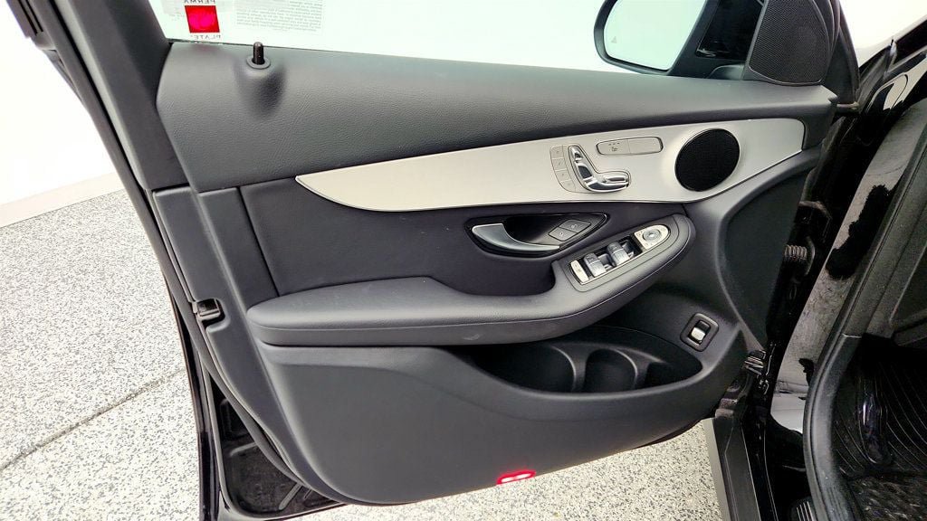 Used 2022 Mercedes-Benz GLC 300 image 10