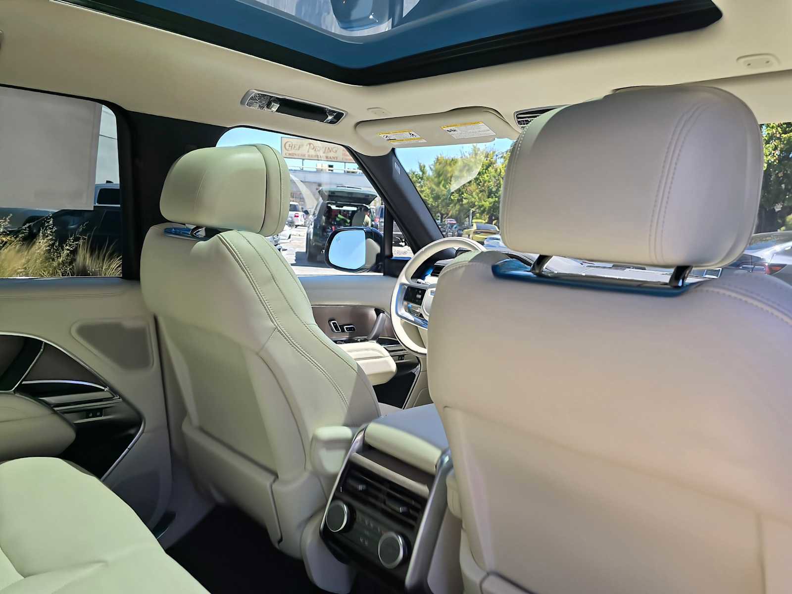 New 2025 Land Rover Range Rover SE image 15