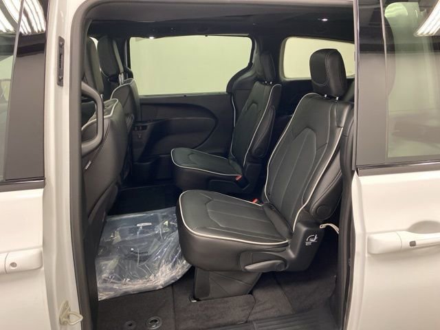 New 2026 Chrysler Pacifica Limited image 22