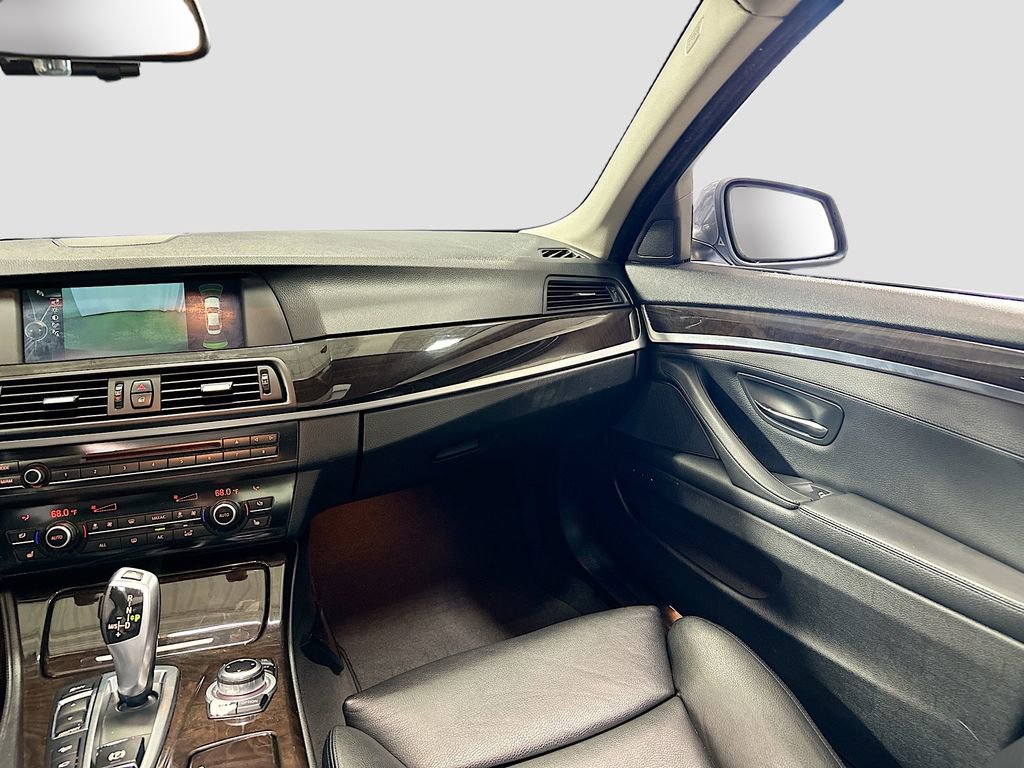 Used 2013 BMW 550i xDrive Sedan image 26