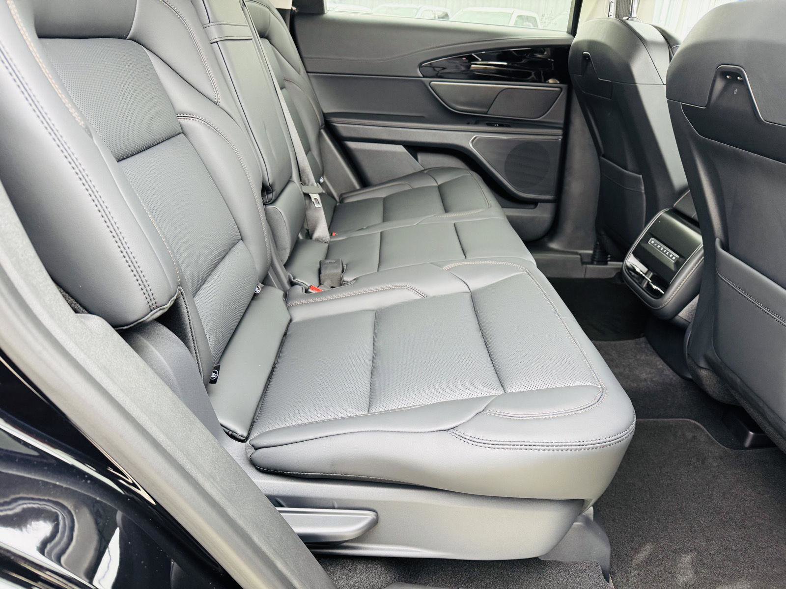 New 2026 Lincoln Nautilus Premier AWD/4WD image 32