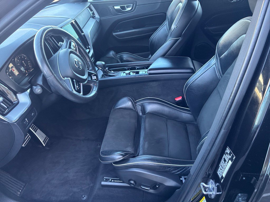 Used 2018 Volvo XC60 T5 R-Design w/ Convenience Package AWD/4WD image 12