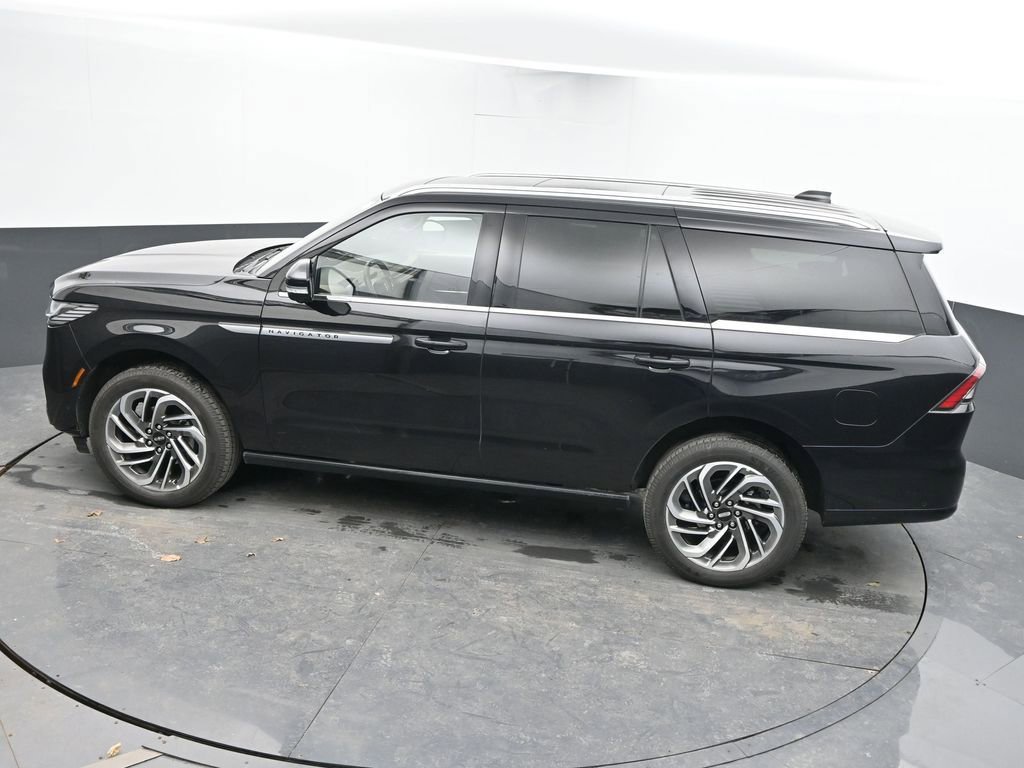 Used 2025 Lincoln Navigator Reserve image 42