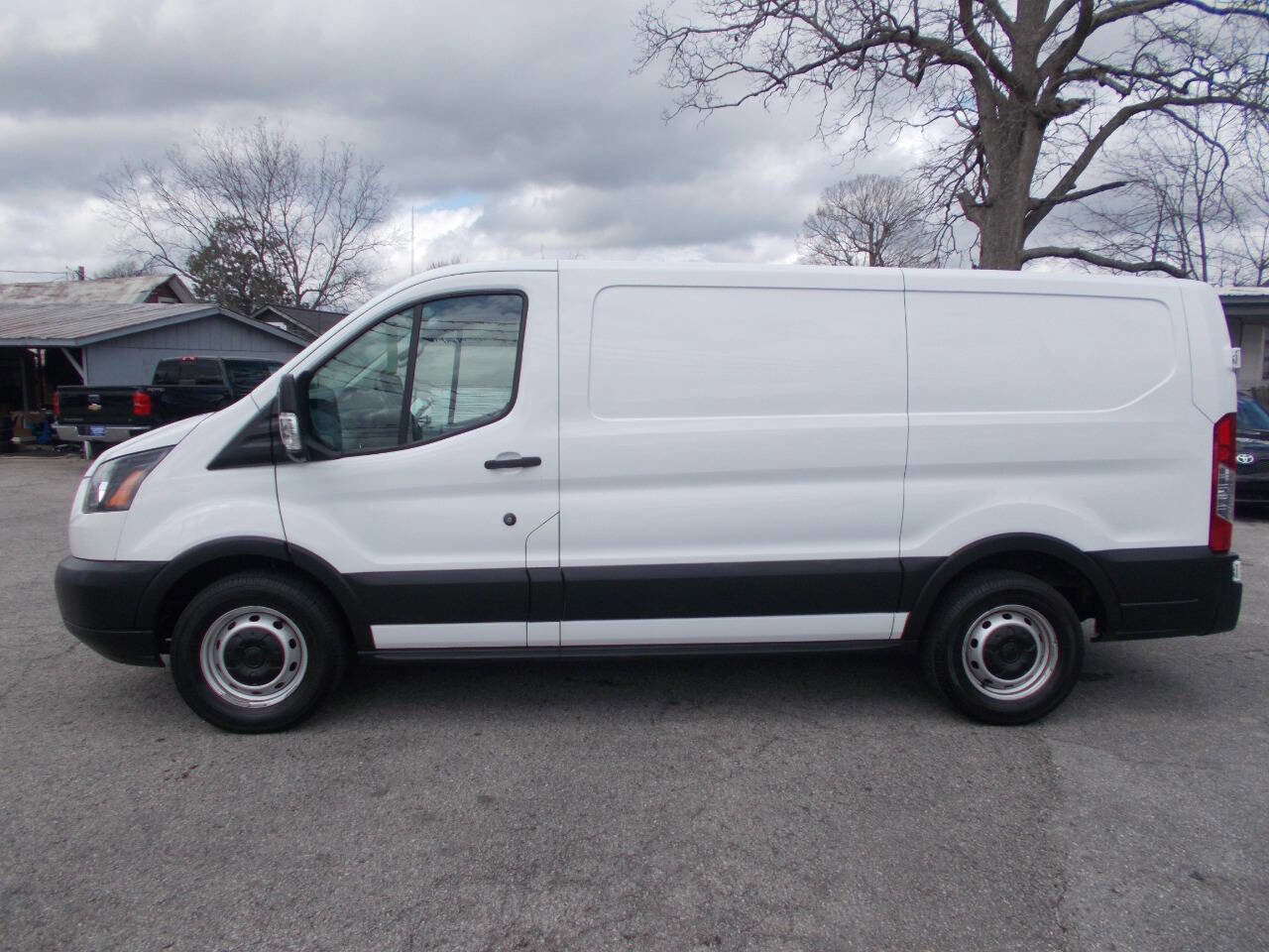 Used 2019 Ford Transit 150 130 Low Roof RWD image 19