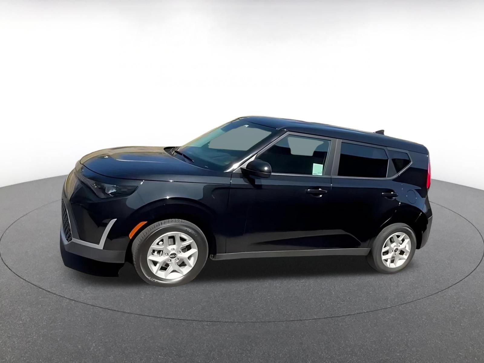 Used 2025 Kia Soul LX w/ LX Technology Package FWD image 7