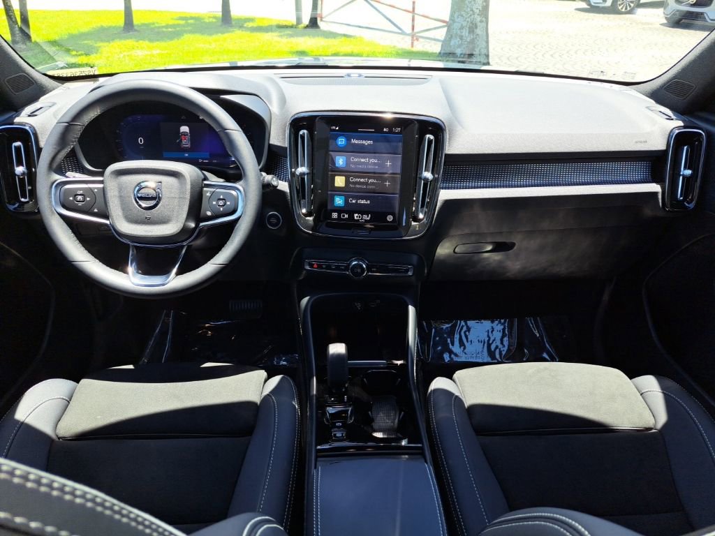 Used 2023 Volvo XC40 B5 Plus w/ Climate Package image 11