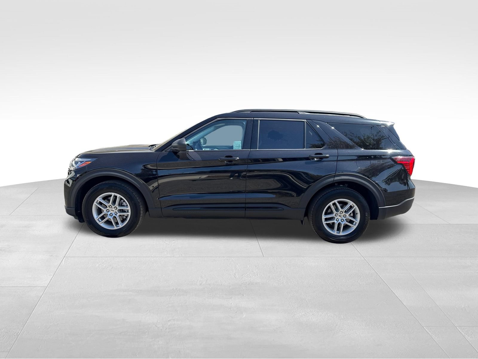 Certified 2026 Ford Explorer Active RWD image 2