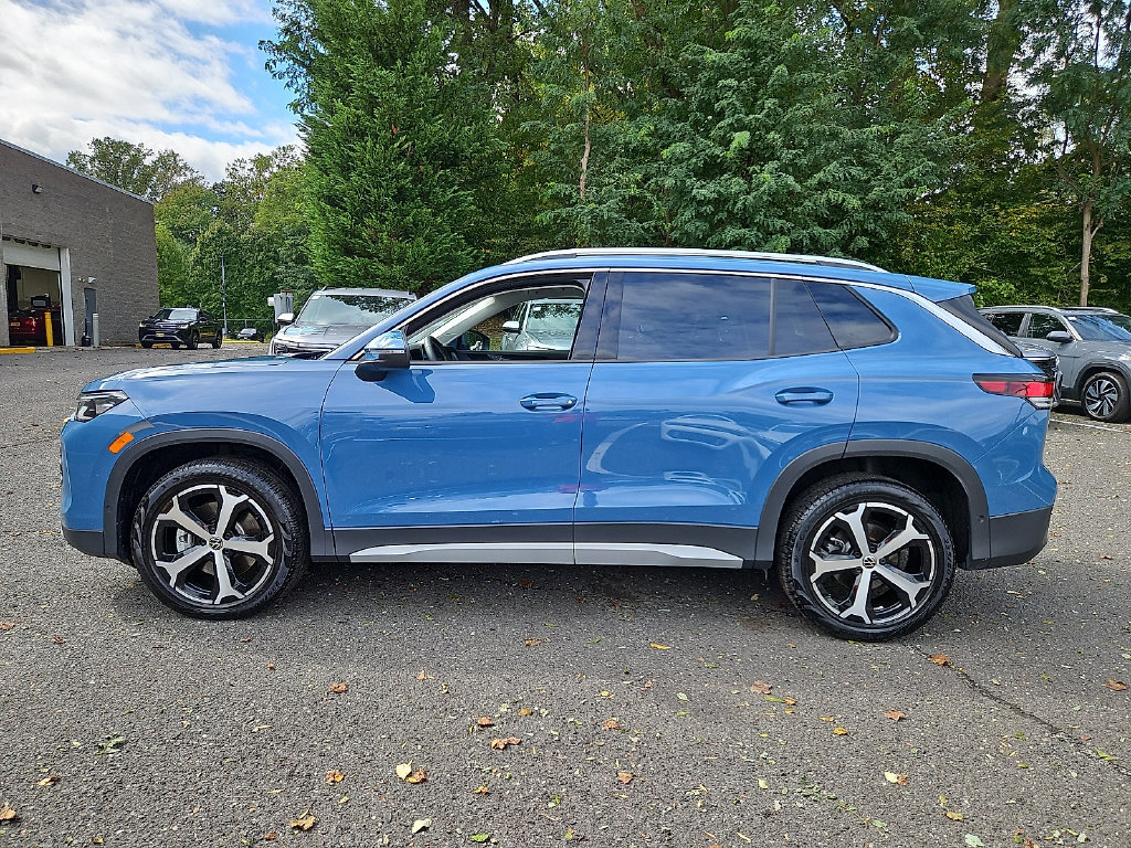 Certified 2025 Volkswagen Tiguan SE AWD/4WD image 8