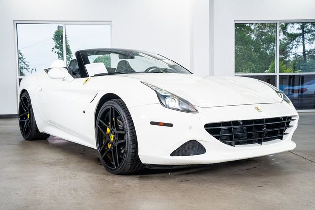Used 2016 Ferrari California T image 4