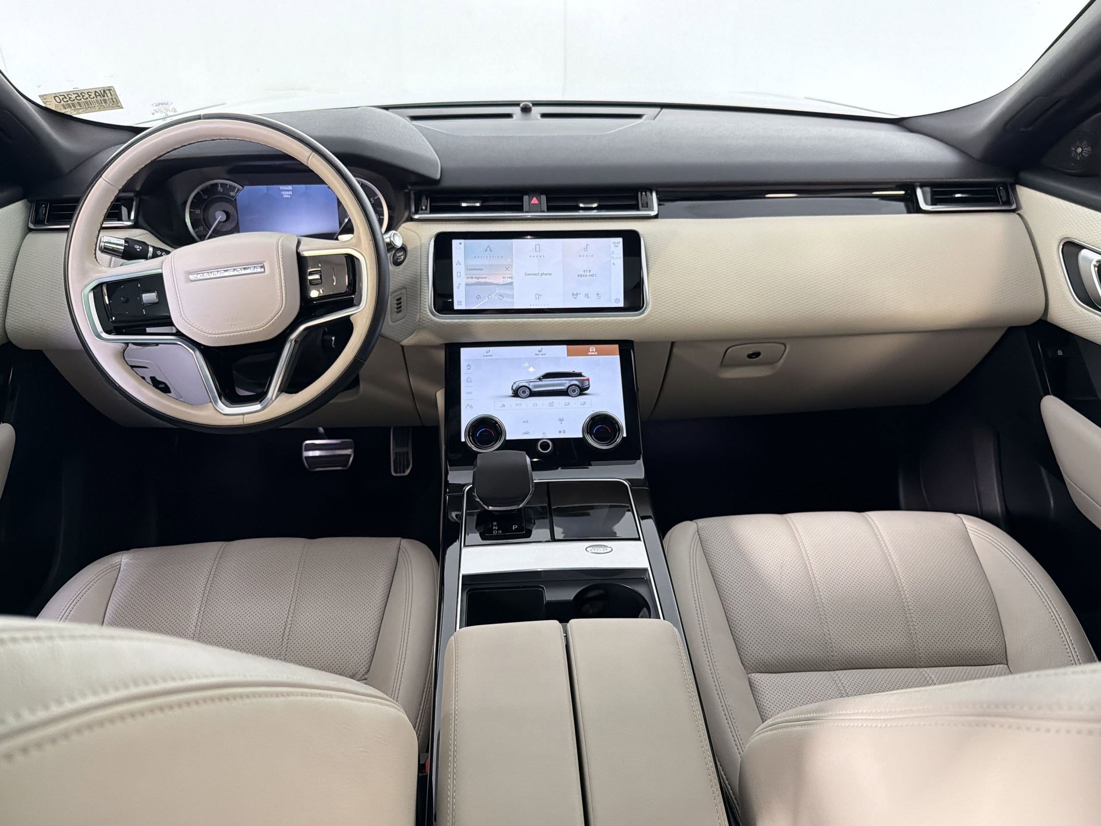 Used 2022 Land Rover Range Rover Velar R-Dynamic S image 16