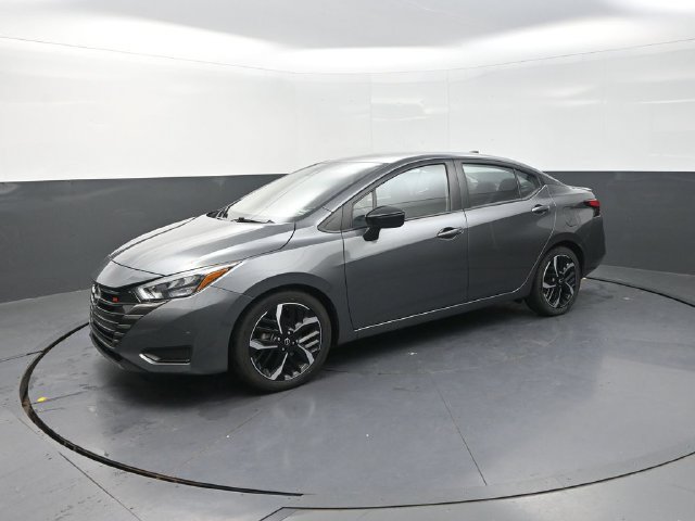 Used 2024 Nissan Versa SR FWD image 3