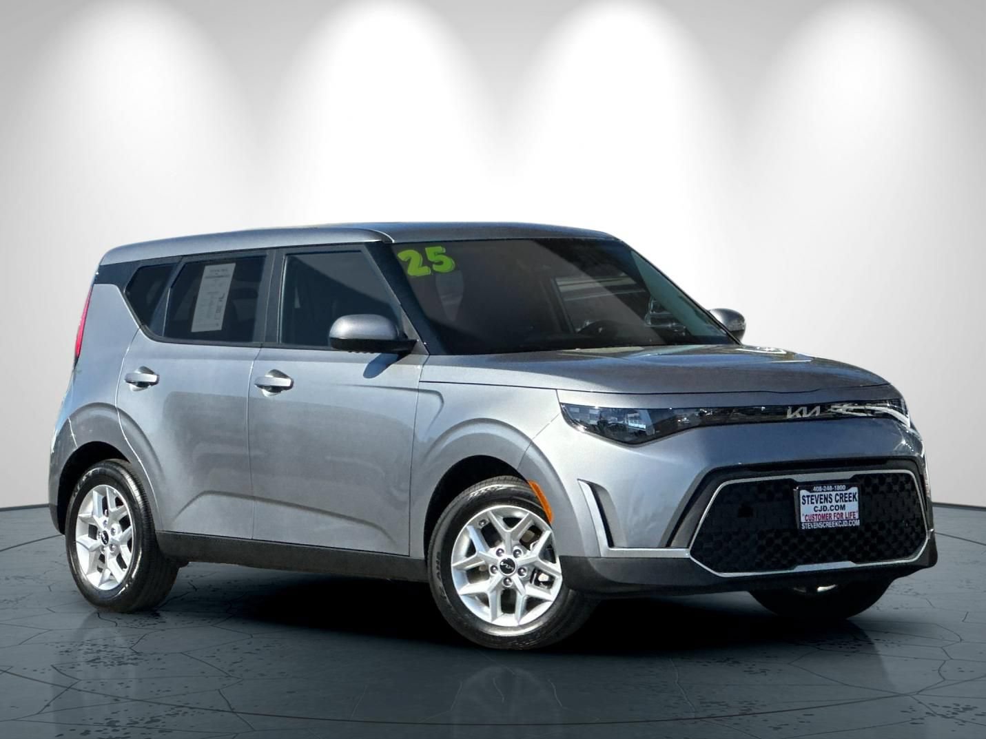 Used 2025 Kia Soul LX w/ LX Technology Package FWD image 2