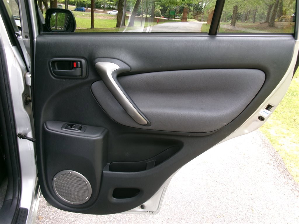 Used 2005 Toyota RAV4 2WD image 24
